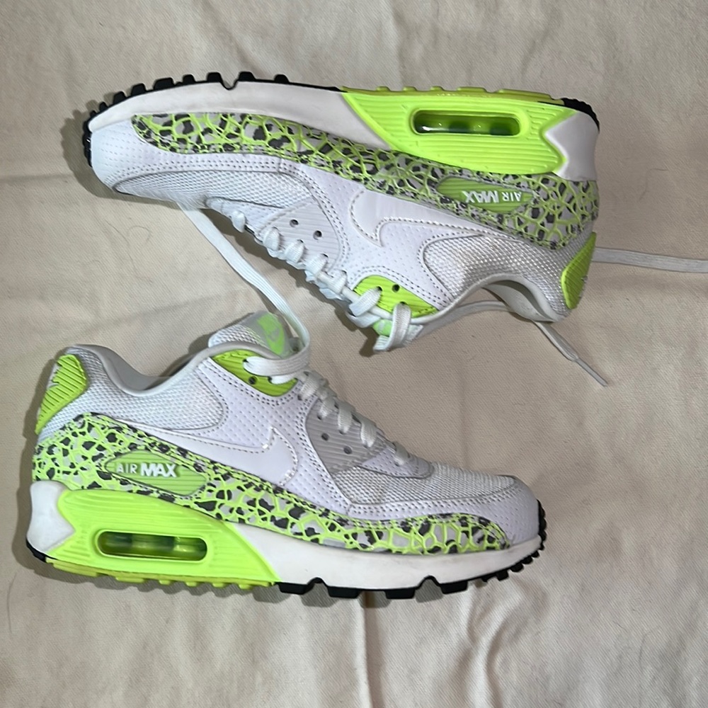Womens Nike air max 90 “premium” White, Ghost green